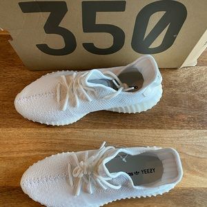 Yeezy Boost 350 V2. Never worn  men’s 11.5.